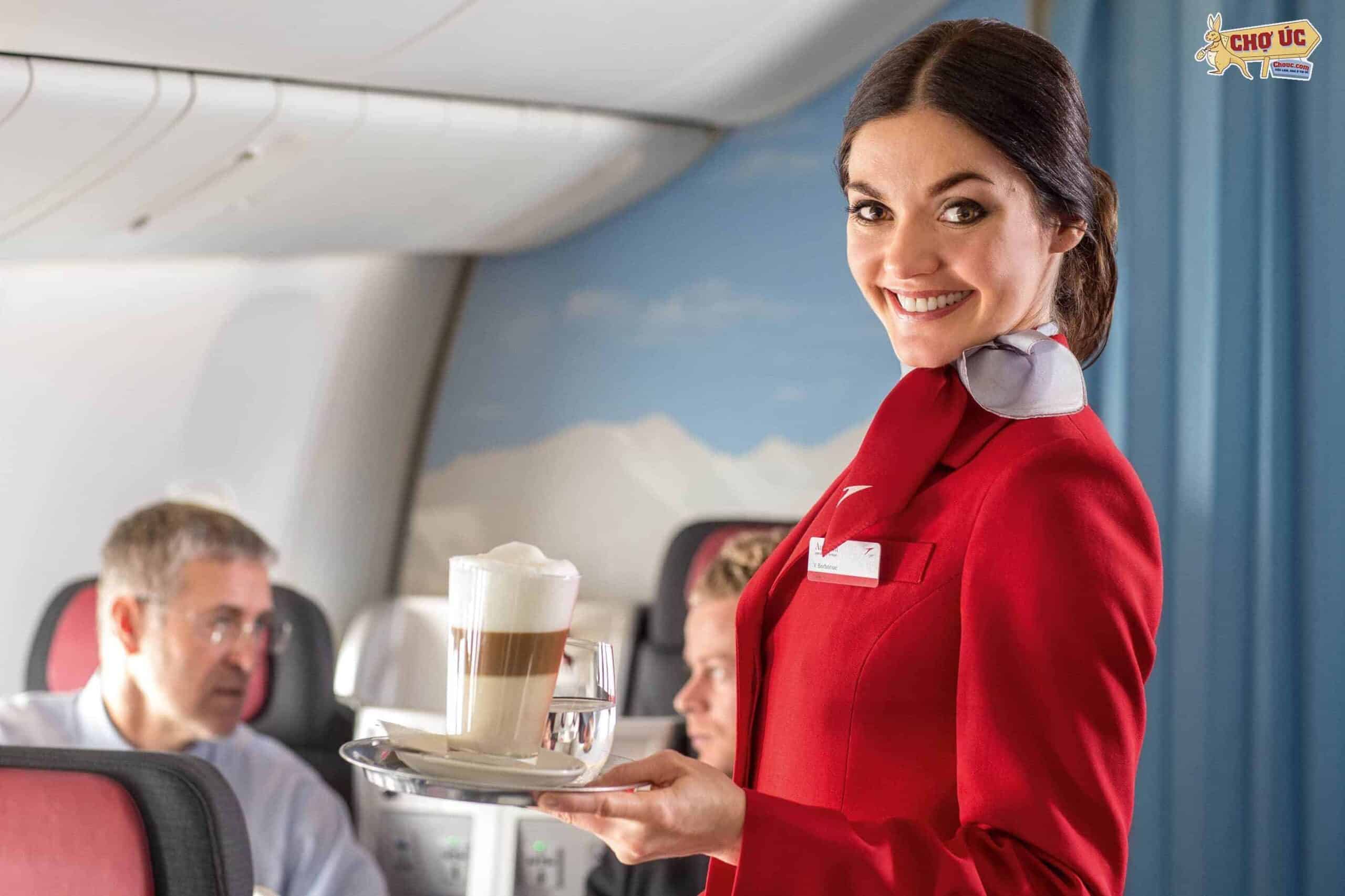 Vì sao tốt nhất là đừng uống cà phê trên máy bay?