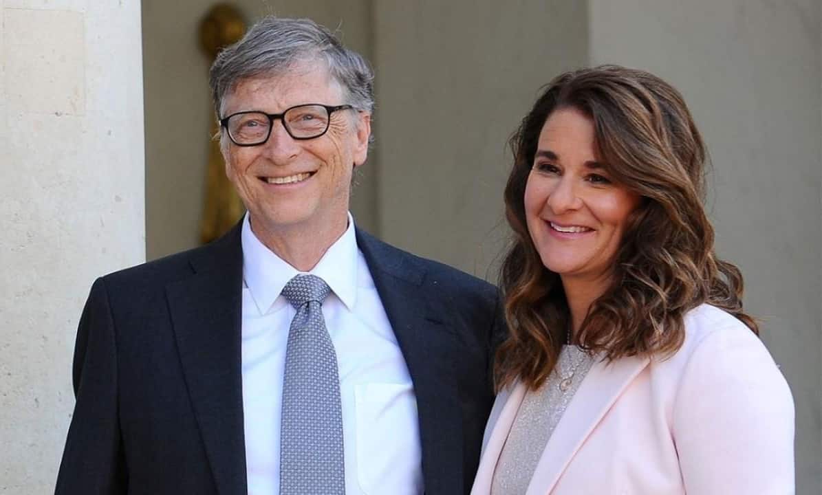 Bill Gates (bên trái) và vợ Melinda (bên phải) đang có nhiều hoạt động thiện nguyện. Quỹ Bill & Melinda Gates Foundation vừa đóng góp 100 triệu USD để chống dịch Covid-19, trong đó tài trợ thiết bị y tế, điều trị cho bệnh nhân bị nhiễm và thúc đẩy nghiên cứu vắc-xin. Ảnh: Bill & Melinda Gates Foundation.